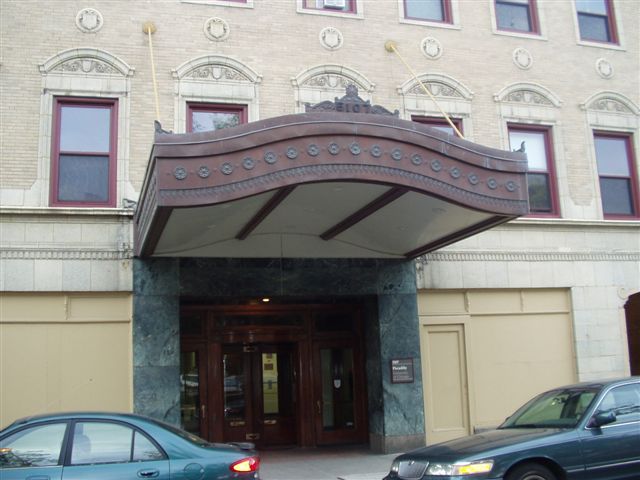 Picadilly_5107 S.Blackstone Avenue